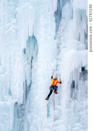 ice climbing 92783586