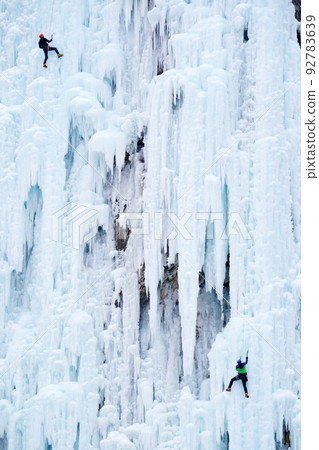 ice climbing 92783639