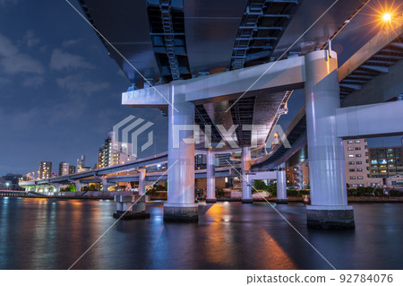 城市夜景“東京”兩國JCT /城市景觀 92784076