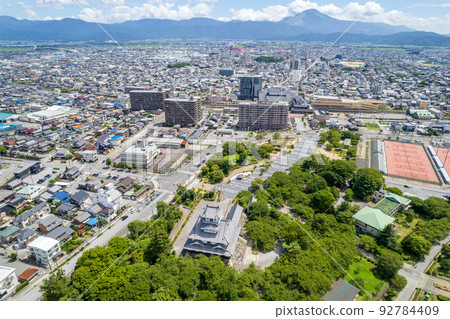 Nagahama Castle built on the shores of Lake Biwa, Nagahama City, and Mt. 92784409