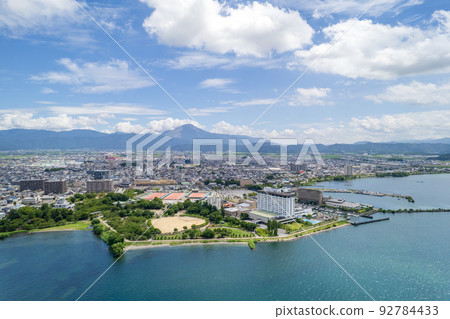 長浜城建在琵琶湖畔、長浜市和富士山上。 92784433