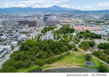 長浜城建在琵琶湖畔、長浜市和富士山上。 92784449