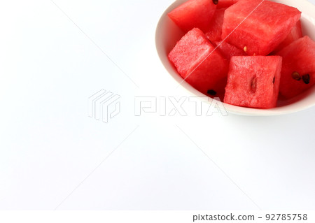 去皮切西瓜塊切 去皮切西瓜塊切 92785758