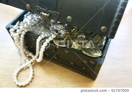 Treasure Chest  92787009