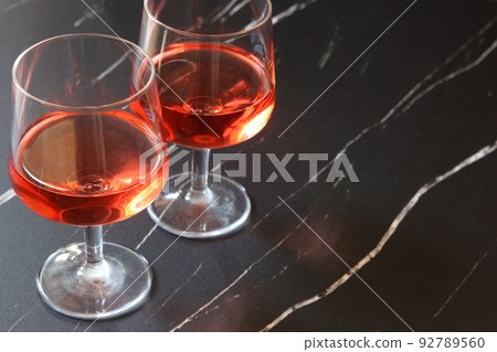 桃紅葡萄酒是夏季的傳統 92789560