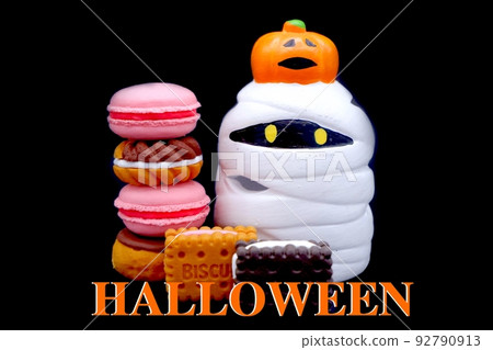 Halloween mummies and sweets (with letters) Halloween mummies and sweets (with letters) 92790913