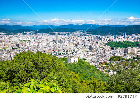 This is the urban landscape of the central part of Hiroshima City. The center is hitoto Hiroshima The Tower Building. Hijiyama Park on the right. 92791787