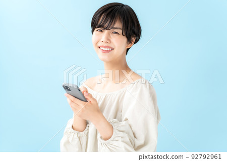 女人智能手機藍背 92792961