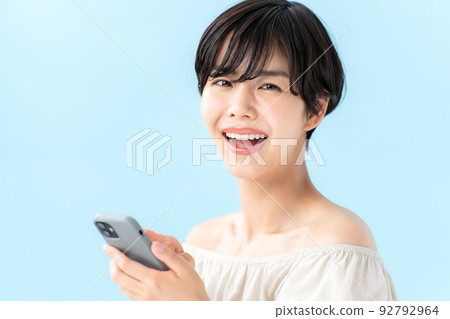 女人智能手機藍背 92792964