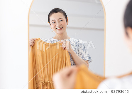 中年女性 92793645