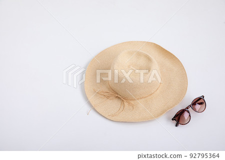 hat and sunglasses 92795364