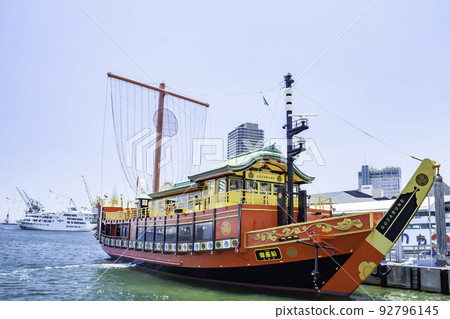 神戶港觀光船（Gozabune Atakemaru）和餐廳船（Concerto） 92796145