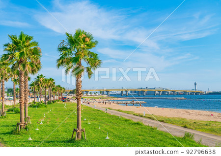 夏季的常滑臨空海灘熱鬧非凡（愛知縣常滑市） 92796638