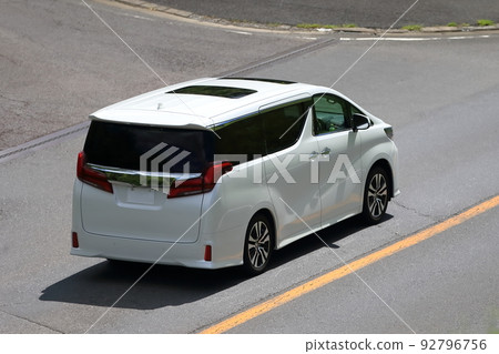 Minivan image Minivan image 92796756