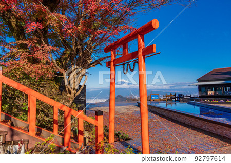 （靜岡縣）伊豆全景公園和擁有美麗秋葉的葛城神社 92797614