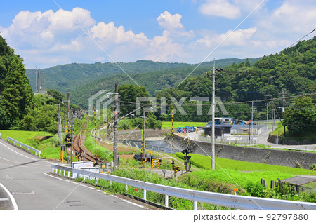 Kuwaki Railroad Crossing Summer Scenery Countryside Crossing Nostalgic Summer Scenery 92797880