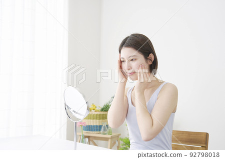 女性在家護膚 92798018