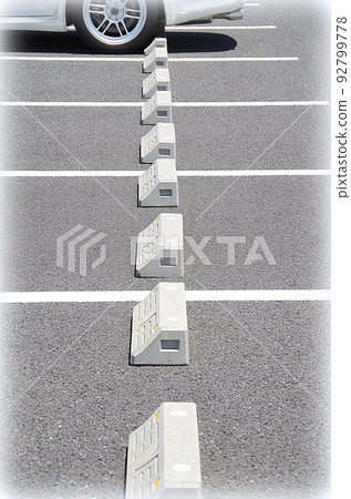 A state in which a passenger car is parked in the parking frame of the parking lot with the back (illustration style) A state in which a passenger car is parked in the parking frame of the parking lot with the back (illustration style) 92799778