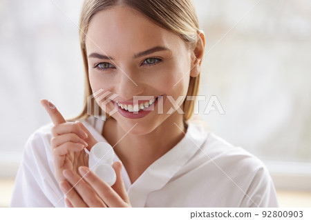 Contact Lens For Vision. Female Face With Contact Lens Contact Lens For Vision. Female Face With Contact Lens 92800903