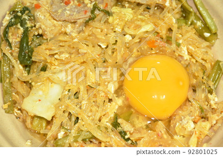 stir fried glass noodles pork and chicken meat with vegetable sukiyaki sauce topping egg and on bowl stir fried glass noodles pork and chicken meat with vegetable sukiyaki sauce topping egg and on bowl 92801025