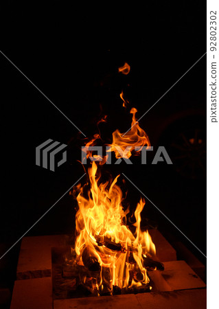 Bonfire in refractory brick fire pit Bonfire in refractory brick fire pit 92802302