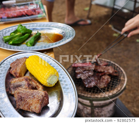 Camping BBQ charcoal-grilled feast charcoal-grilled yakiniku 92802575