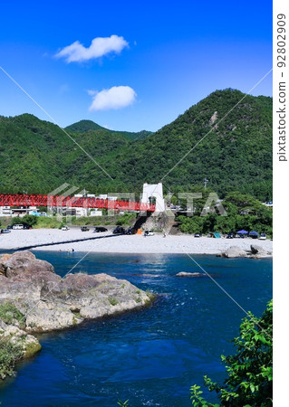 Red Mino Bridge over the Nagara River in Mino City, Gifu Prefecture Red Mino Bridge over the Nagara River in Mino City, Gifu Prefecture 92802909