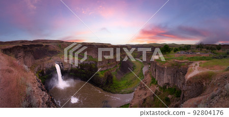 Panoramic View of Waterfall in the American Mountain Landscape Panoramic View of Waterfall in the American Mountain Landscape 92804176