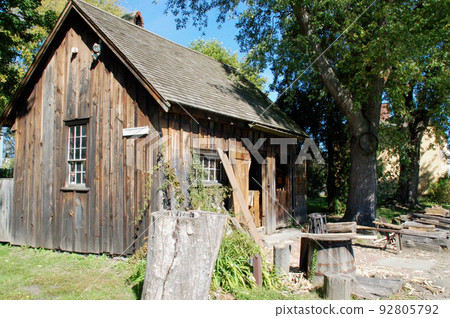Durham, New England, New Hampshire, USA Old folk house on the banks of the Lamprey River Durham, New England, New Hampshire, USA Old folk house on the banks of the Lamprey River 92805792