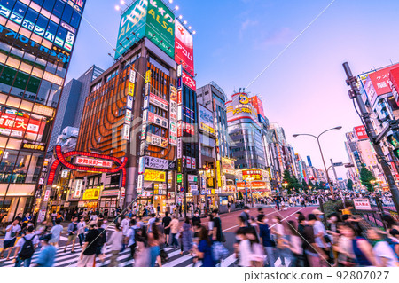 日本東京城市景觀全國超過 90,000 人,第 7 波 BA.5 肺部感染超快速爆炸......東京 16,878 人 = 澀谷,7 月 13 日 日本東京城市景觀全國超過 90,000 人,第 7 波 BA.5 肺部感染超快速爆炸......東京 16,878 人 = 澀谷,7 月 13 日 92807027