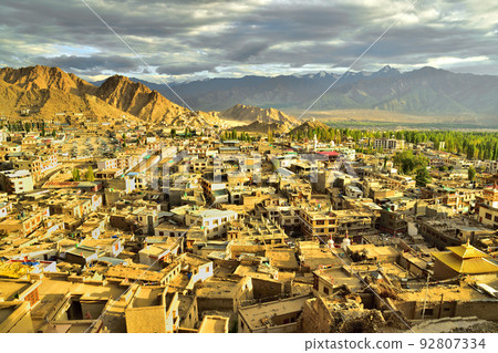 列城的風景，拉達克地區的中心，印度最北端的未開發地區 92807334