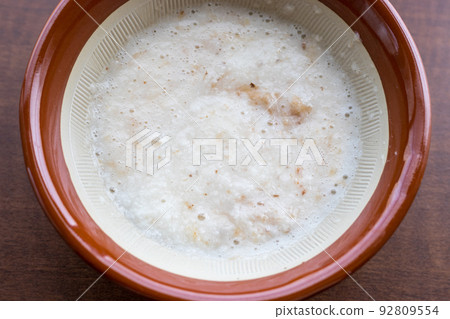 山藥磨碎的山藥和砂漿 92809554