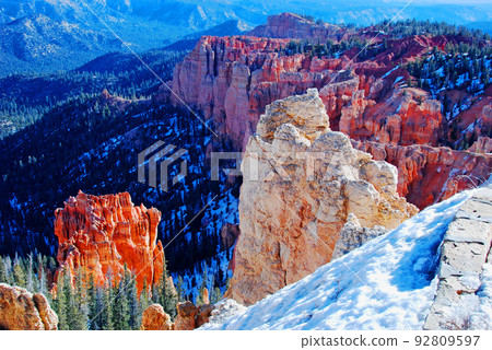 View from Rainbow Point in Bryce Canyon National Park in early spring, Utah, USA 92809597