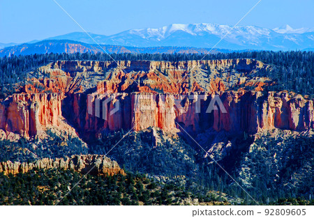 View from Rainbow Point in Bryce Canyon National Park in early spring, Utah, USA 92809605