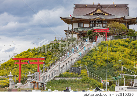 Full view of Kabushima Shrine in spring (Hachinohe City, Aomori Prefecture) 92810326