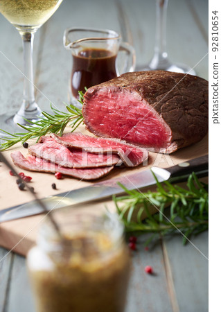 烤牛肉 92810654