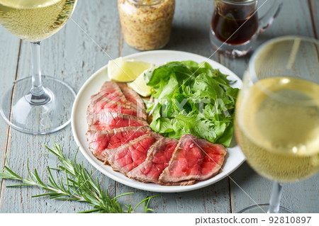 Roast beef served on a plate 92810897