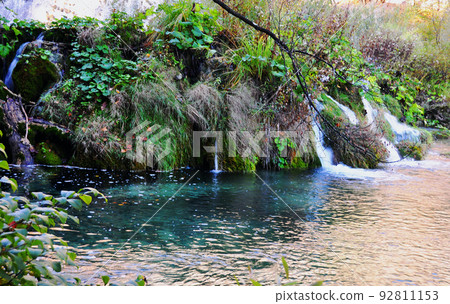 Croatia, World Natural Heritage, Plitvice Lakes National Park with autumn leaves, travertine steps and waterfalls Croatia, World Natural Heritage, Plitvice Lakes National Park with autumn leaves, travertine steps and waterfalls 92811153