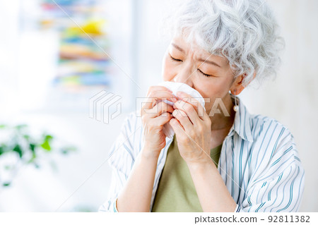 Hay fever senior woman Hay fever senior woman 92811382
