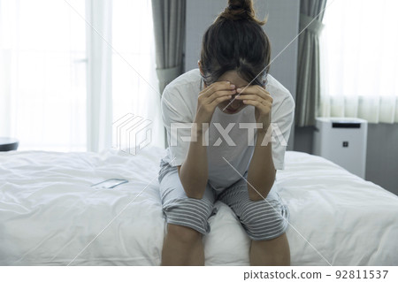 A young woman who is unwell after waking up A young woman who is unwell after waking up 92811537