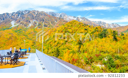 秋天的黑部平：從全景露台眺望立山 92812233
