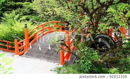 kyoto shimogamo shrine wheel bridge 92812330