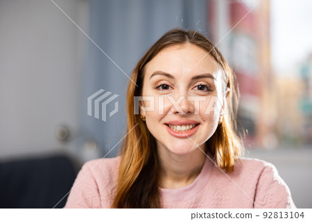 Portrait of a positive young woman 92813104