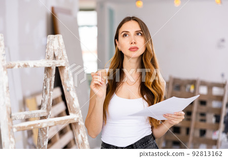 Young woman takes important notes on paper Young woman takes important notes on paper 92813162