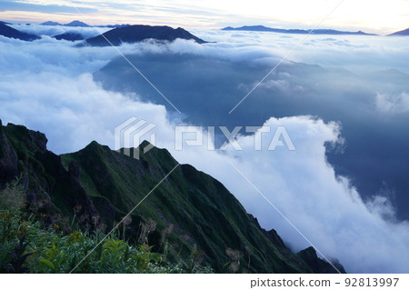 Sea of clouds from the summit of Mt. Tanigawa 92813997