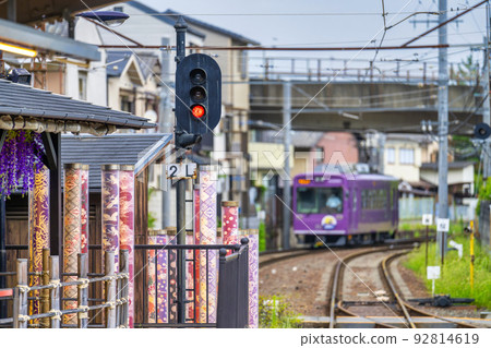 嵐電嵐山站和服森林和火車京都市右京區的風景 嵐電嵐山站和服森林和火車京都市右京區的風景 92814619