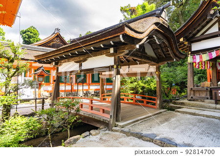夏季的京都，上賀茂神社（Kamowakeikazuchi Shrine），御物之井川（Omonoi River）的轄區，京都府京都市 92814700