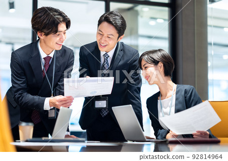 Conference business office businessman photography cooperation: WEEK Shibadaimon Sun Frontier Fudousan 92814964