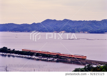 1999 Kiha 58 Series 6-car group train running on the Sangu Line 1999 Kiha 58 Series 6-car group train running on the Sangu Line 92815123