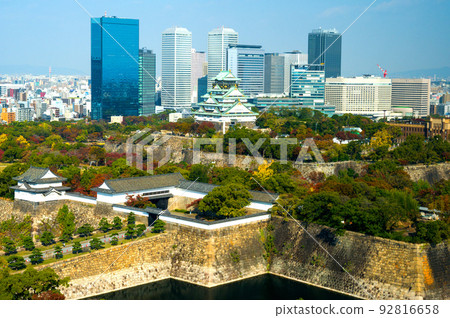 Panoramic view of Osaka Castle and the streets of Osaka/ Panoramic view of Osaka Castle and the streets of Osaka/ 92816658